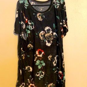 Size 2 floral burnout torrid tee